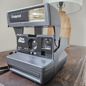 Vintage Polaroid One Step Sun 600 LMS Camera